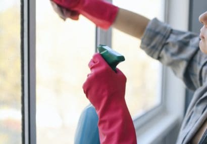 Cleaning uPVC windows